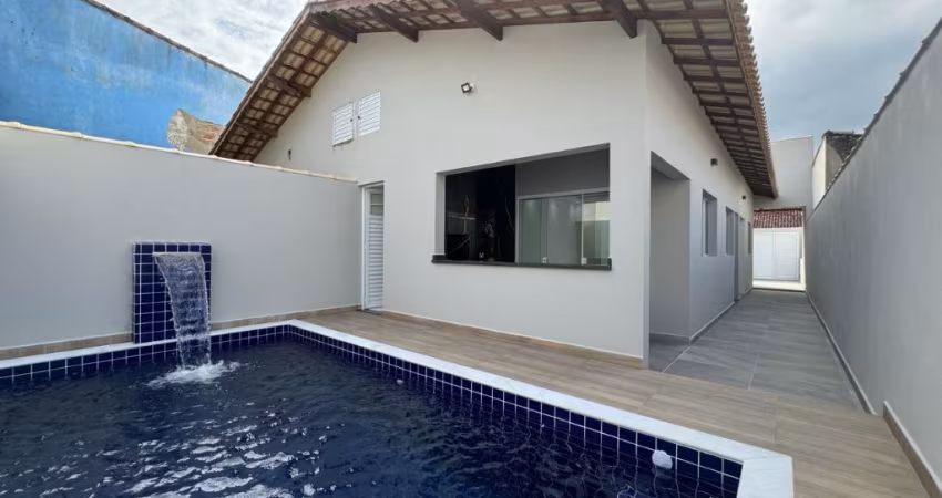Casa com Piscina em Itanhaém com belíssimo acabamento