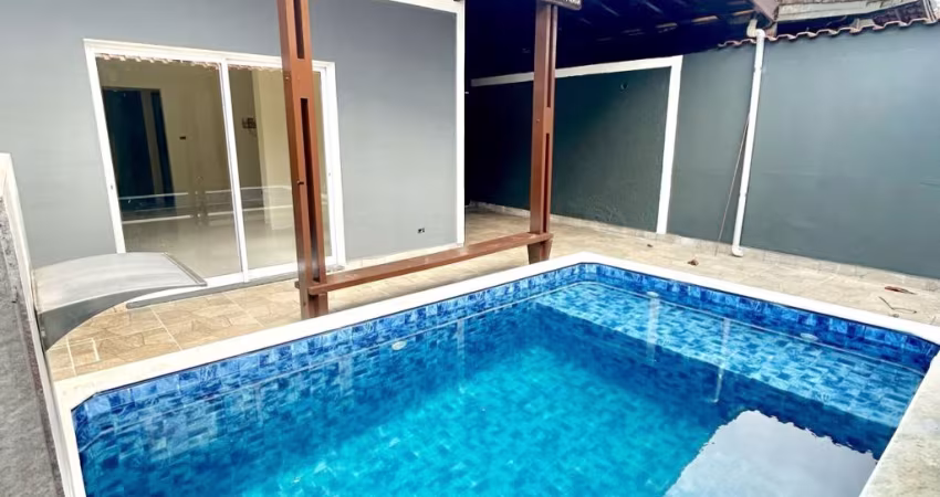 CASA COM EDICULA E PISCINA LADO PRAIA EM MONGAGUÁ