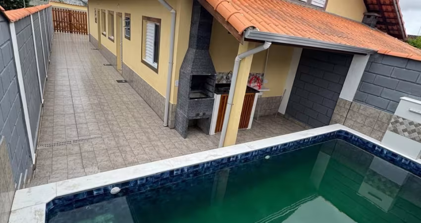 Casa com piscina em Itanhaém