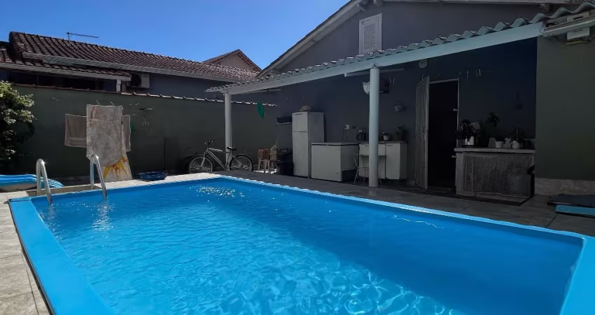 Casa lote inteiro em Mongaguá