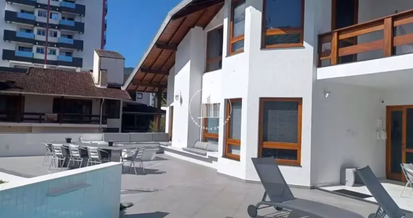 Casa 5 Quartos com 3 Suítes e 522m² - Itacorubi