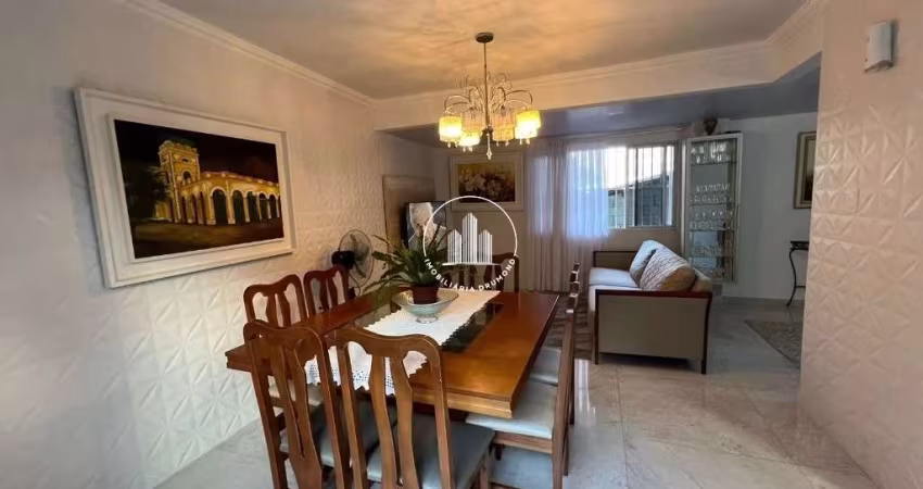 Casa 4 Quartos com 1 Suíte e 292m² - Centro