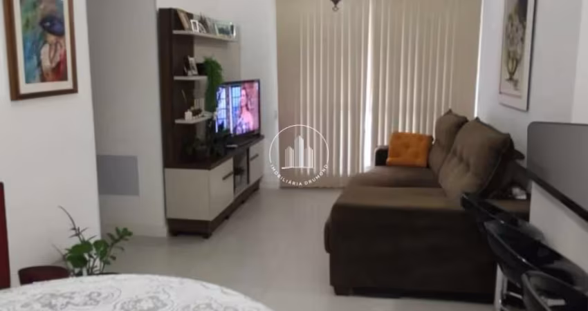 Apartamento semimobiliado, 3 quartos, 1 suíte em São José