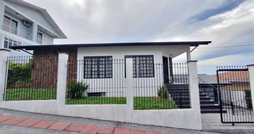 Casa 4 Quartos com 1 Suíte e 398m² - Centro