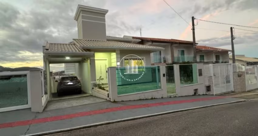 Casa 3 dormitórios à venda bairro Forquilhas em São José/SC.
