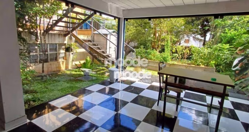 CASA MODERNA, 2 SUITES, 6 VAGAS, QUINTAL
