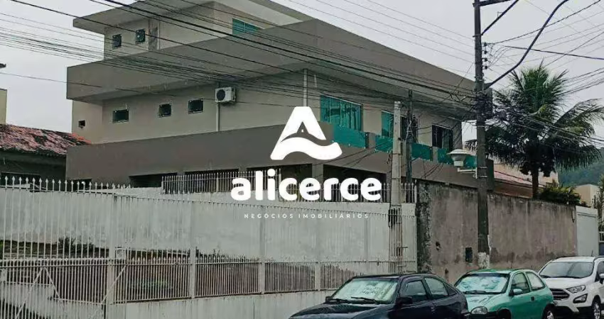 Casa com 6 quartos à venda na Rua Célio Veiga, 1083, Jardim Cidade de Florianópolis, São José