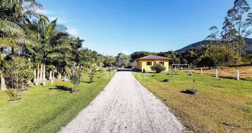 Sítio à venda - 3 dormitórios i piscina i churrasqueira i 4.500,00m² i em três riachos - biguaçu/sc