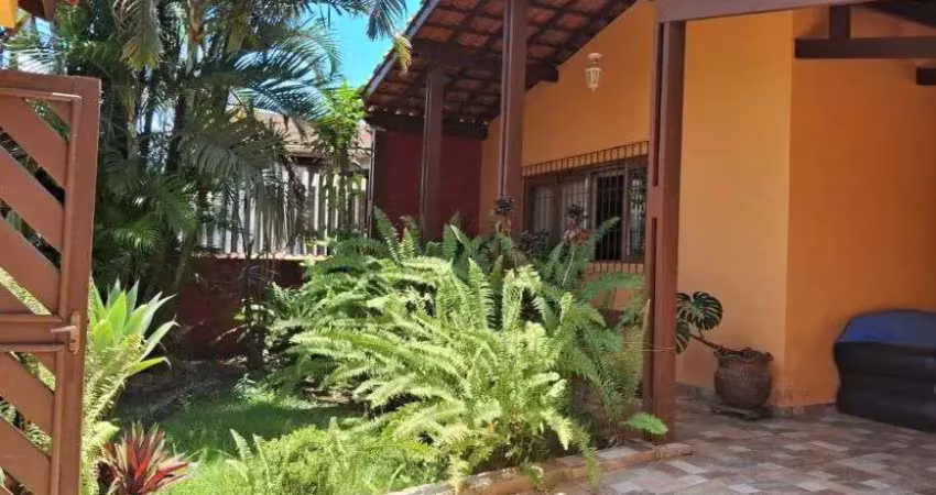 Casa para venda possui 161 metros quadrados com 3 quartos em vila loty - itanhaém - sp