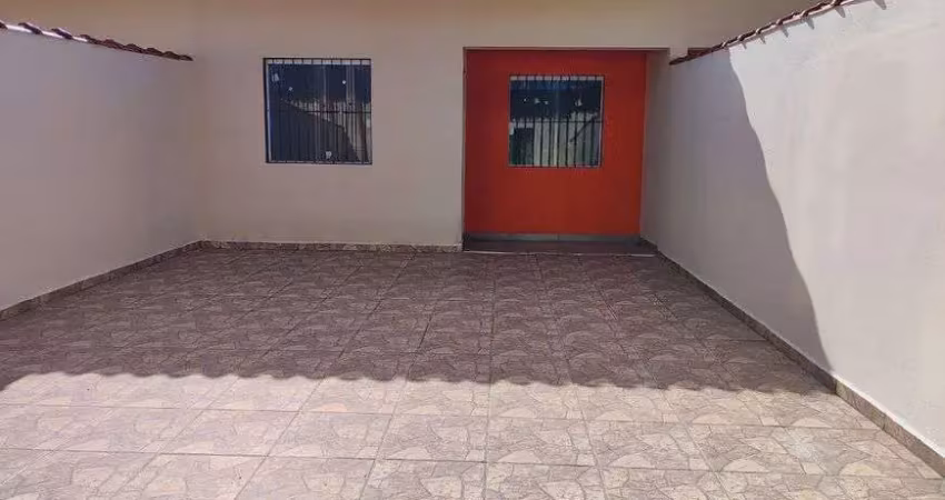 Casa com 2 quartos á 300 metros da rodovia no bairro antonio novaes em peruíbe