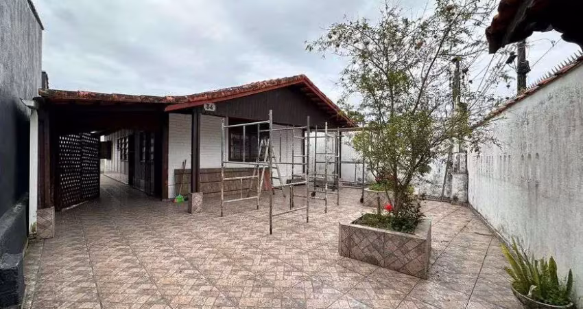 Casa com quintal grande em itanhaém , localizada no bairro belas artes