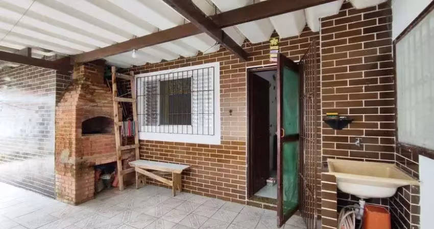 Casa á 100 metros do mar no bairro bopiranga em itanhaém