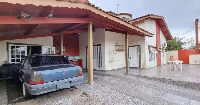 Casa á 1quadra do mar no jardim regina , litoral sul de são paulo !