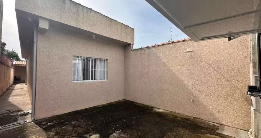 Casa com 1 quarto á 800 metros da rodovia no bairro nova itanhaém