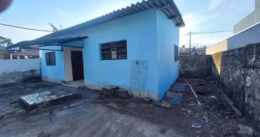 Casa no jardim umuarama com 2 salões comerciais em itanhaem