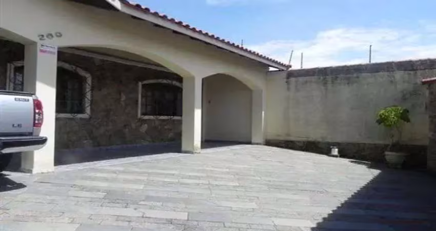 Casa no bairro maria helena novaes, em peruíbe para venda com 250 metros quadrados com 3 quartos