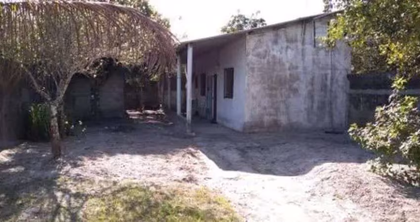 Casa em itanhaém no balneário tupy , localizado lado serra á 400 metros da rodovia !