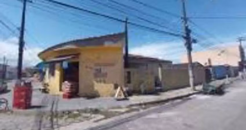 Casa com salão comercial lado praia no bairro belas artes em itanhaem