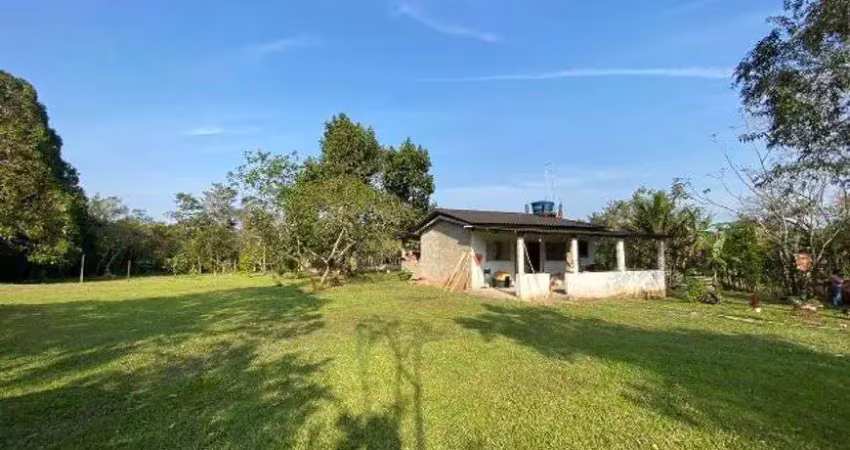 Chacara com 213.000m² no bairro armando cunha com lago e arvores frutiferas em peruibe