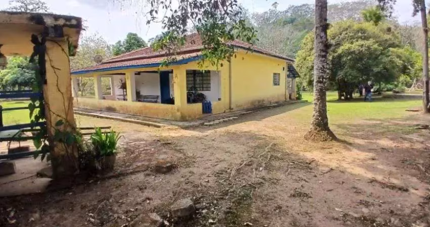Chácara para venda possui 72600 metros quadrados com 3 quartos em zona rural - itariri - sp