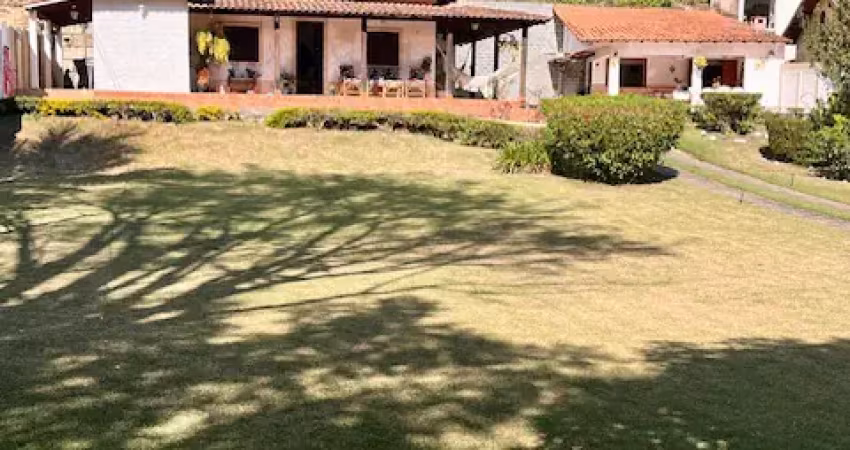C3 - casa a venda com amplo terreno e espaço gourmet com suíte externa