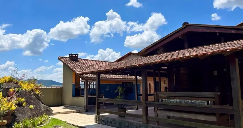 Casa à venda em condomínio com segurança 24 horas e lazer, linda vista!