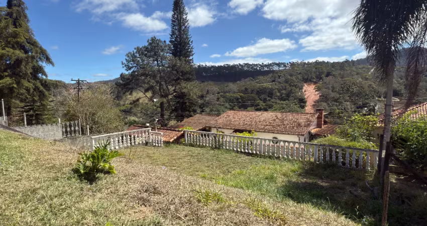 Ampla casa em bairro residencial de miguel pereira com 4 quartos