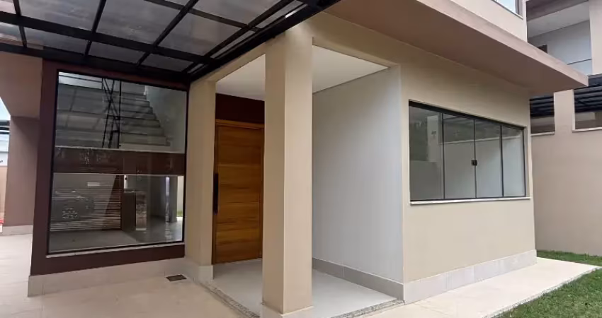 Casa nova com 3 quartos, nova, acabamento de primeira e modernidade