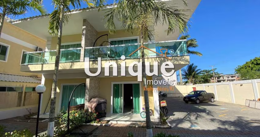 Casa duplex em condomínio beira canal!