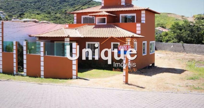 Casa duplex em condomínio fechado!