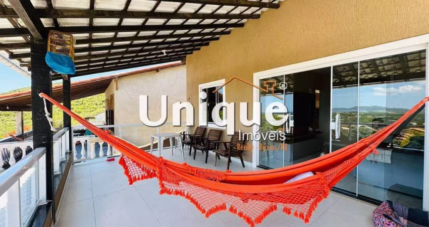 Linda casa em condomínio no Jardim do Peró por R$ 500.000,00