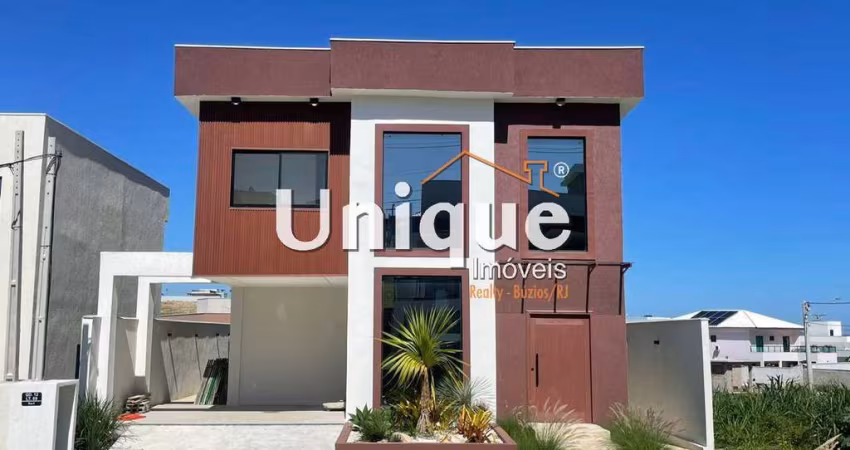 Casa duplex em condomínio fechado