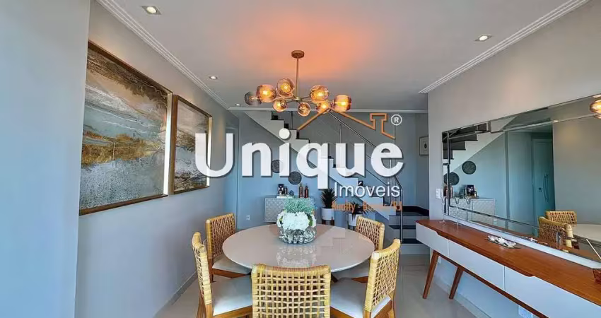 Cobertura duplex à poucos metros da praia do forte, disponível para venda.