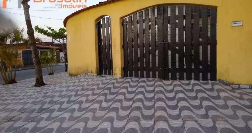 Casa de Esquina em Bairro Residencial