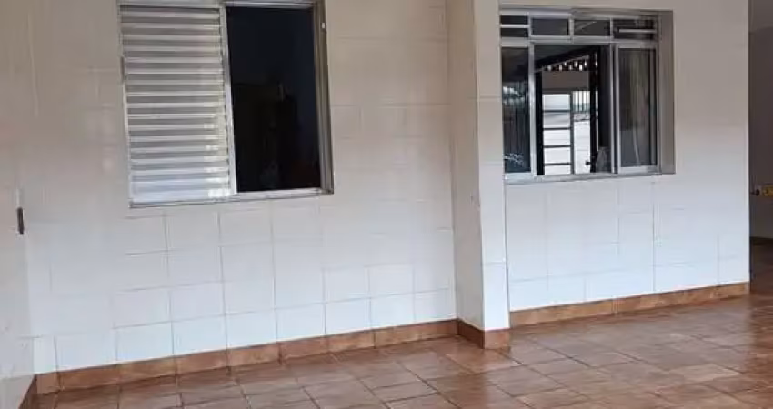 Casa 3 dormitórios lado praia - vila são paulo / mongaguá.