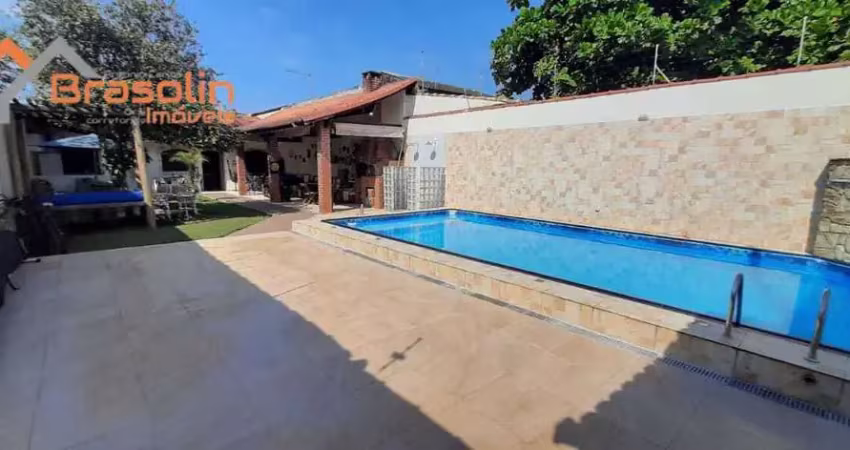Casa lado praia, lote inteiro com piscina, churrasqueira e forno de pizza - mongaguá