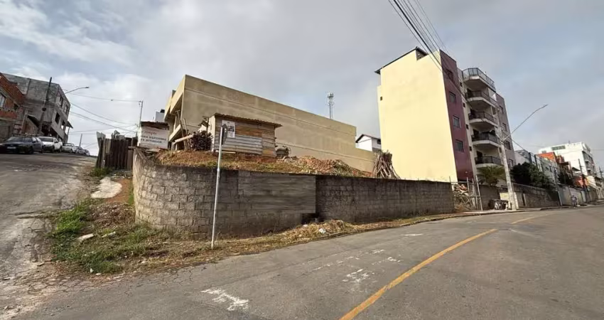 Terreno à venda no São Pedro, Juiz de Fora 