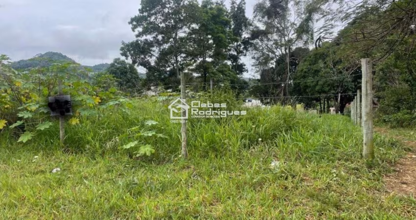 terreno em bairro totalmente residencial
