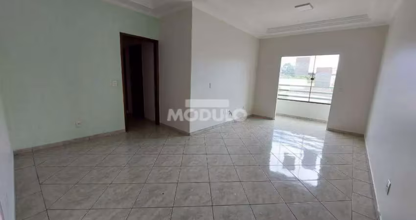 Apartamento com 3 quartos para alugar na Rua Patrulheiro Osmar Tavares, --, Santa Mônica, Uberlândia