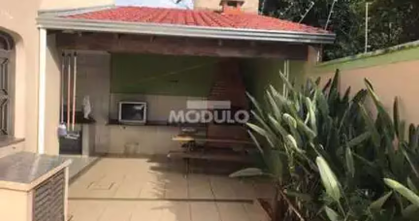 Casa residencial para locação no bairro santa mônica