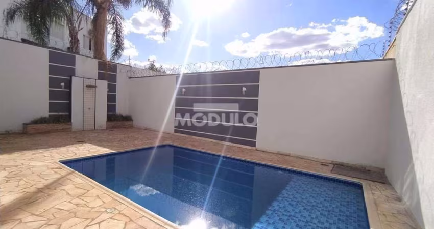 Casa residencial para locação no bairro City Uberlândia com 3 suítes
