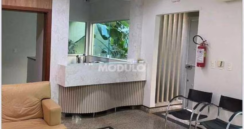 Sala comercial para locação no Fundinho