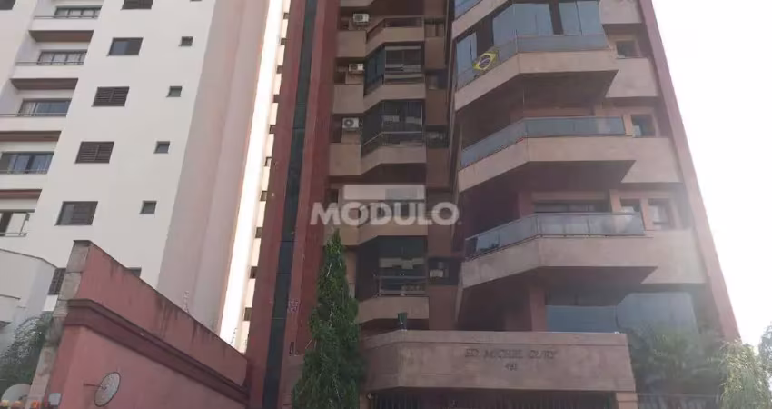 Apartamento com 4 quartos para alugar na Rua Goiás, --, Centro, Uberlândia