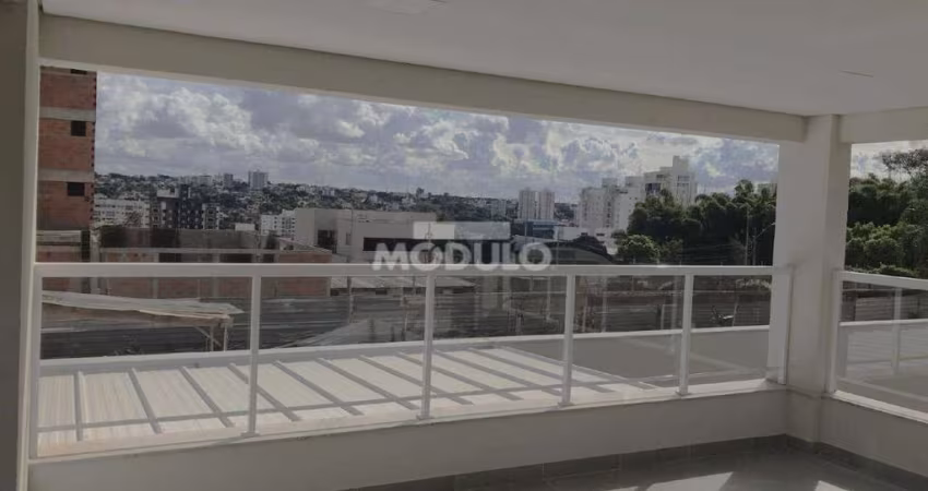 APARTAMENTO à venda, 3 quartos, 3 suítes, 3 vagas, JARDIM COLINA - Uberlândia/MG