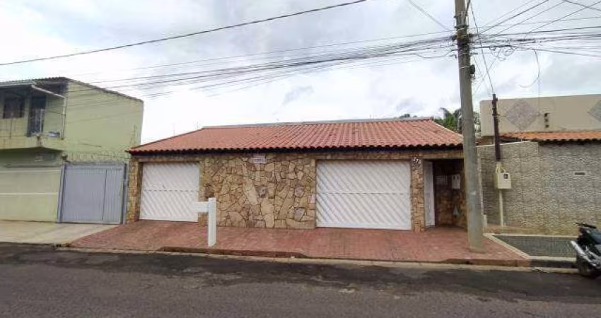 CASA RESIDENCIAL à venda, 3 quartos, 1 suíte, 5 vagas, Segismundo Pereira - Uberlândia/MG
