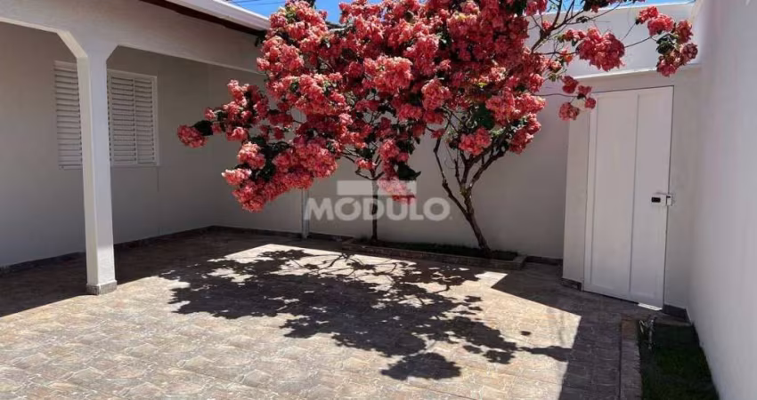 CASA RESIDENCIAL à venda, 3 quartos, 1 suíte, 2 vagas, Custódio Pereira - Uberlândia/MG