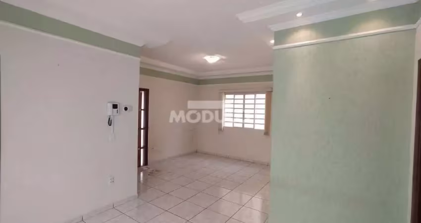 CASA RESIDENCIAL à venda, 3 quartos, 1 suíte, 2 vagas, JARDIM DAS PALMEIRAS - Uberlândia/MG