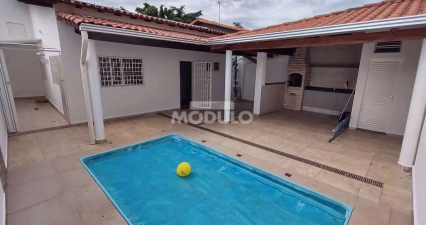 Casa para alugar no bairro Cidade Jardimcom 3 quartos