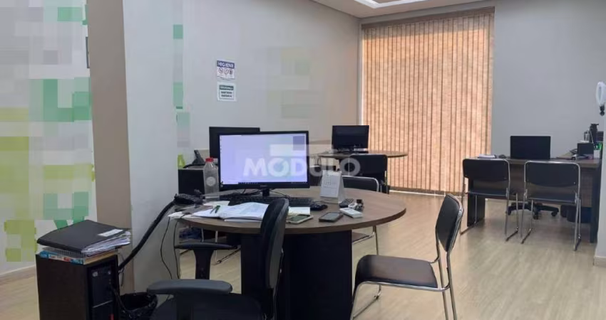 CASA COMERCIAL à venda, 2 suítes, 2 vagas, CENTRO - Uberlândia/MG