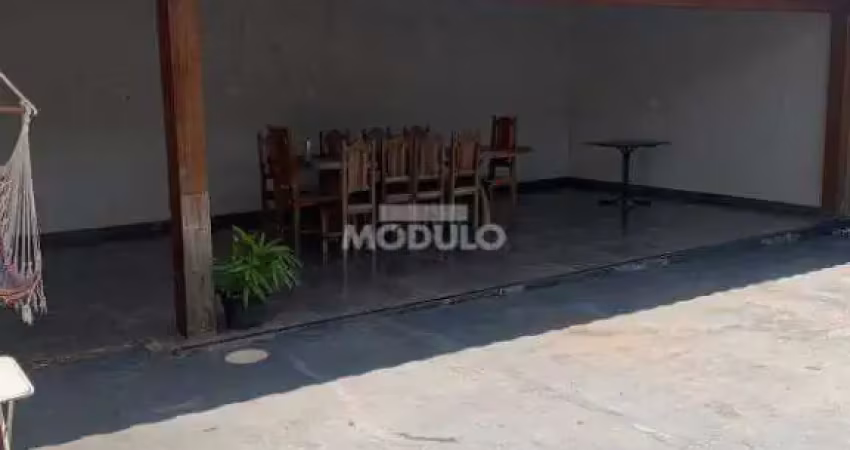 Casa com bom acabamento no Taiaman